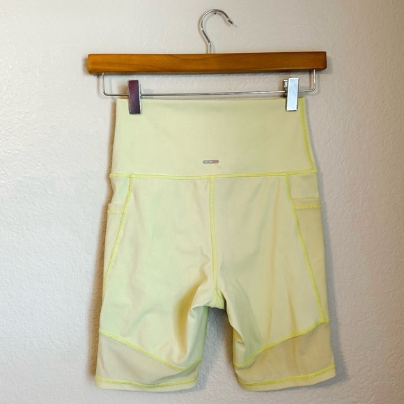 Aerie Chill. Play. Move. Citron Yellow Women’s Biker Mesh Shorts, Size Medium - Picture 4 of 8